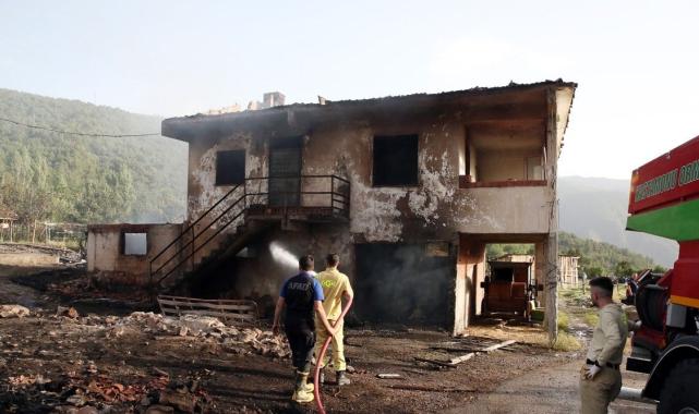 Kastamonu'da köy yangını: 12 ev kül oldu