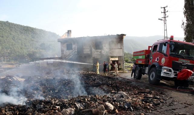 Kastamonu'da köy yangını: 12 ev kül oldu