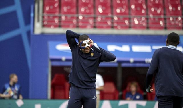 Kylian Mbappe'nin maskesi sosyal medyada viral oldu