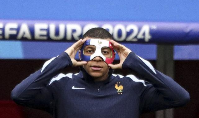 Kylian Mbappe'nin maskesi sosyal medyada viral oldu