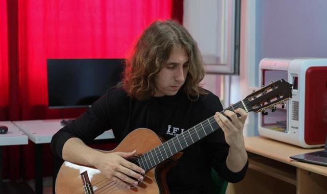 Liseli gitarist, beste üreten yapay zeka modeli ile uluslararası yarışmada ödül aldı