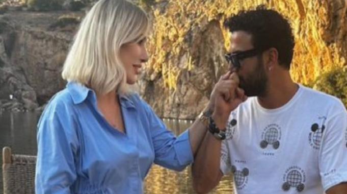 Makyajsız video yayınlayan şarkıcı Seda Sayan, garsona sinirlendi! "Tepemde iş yapıyor"