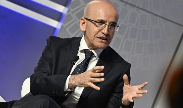 Mehmet Şimşek, yatırımcı toplantılarına katılmak için Londra'ya gitti