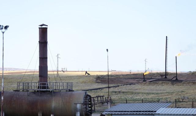 PKK/YPG'den Suriye'de petrol gasbı: Yılda 2,5 milyar dolar örgüt kasasına aktarılıyor