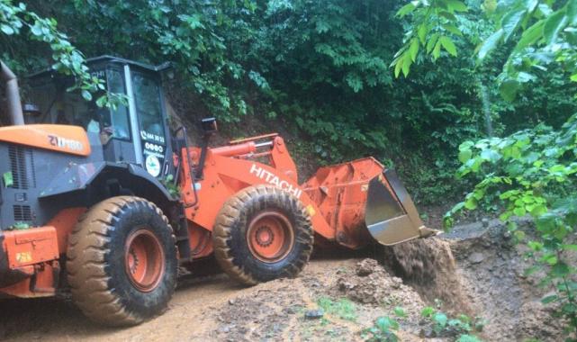 Rize'de sağanak etkisi: Heyelan meydana geldi