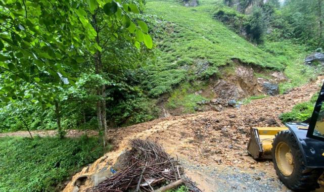 Rize'de sağanak etkisi: Heyelan meydana geldi