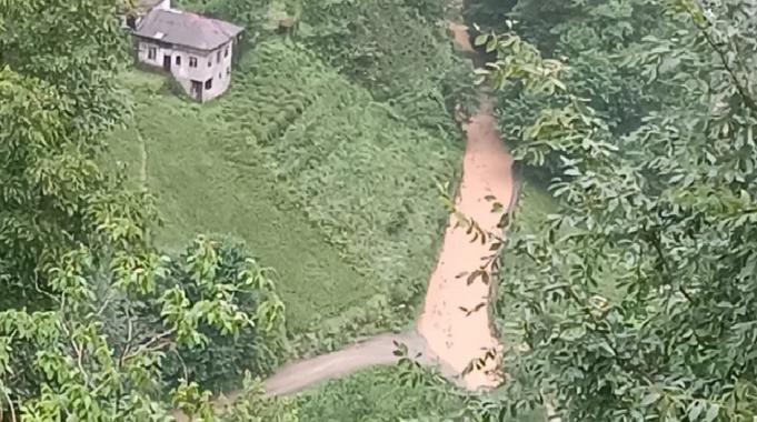 Rize&#039;de sağanak etkisi: Heyelan meydana geldi