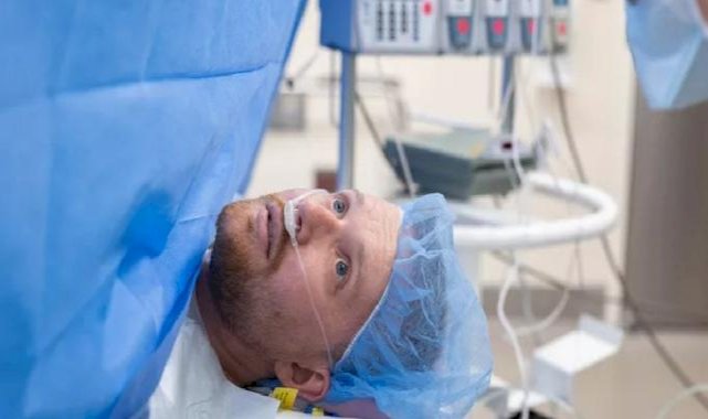 ABD'de şaşkına çeviren ameliyat: Organ nakline uyanık girdi, yeni böbreğini kendi gözleriyle gördü
