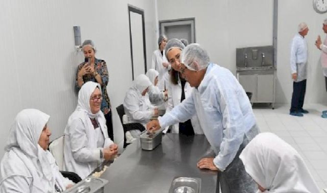 Başkan Büyükkılıç mutfağa girdi, bazlama pişirdi