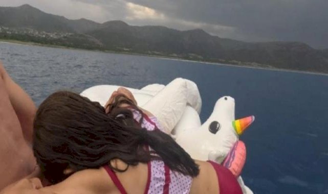 Burdur'da Salda Gölü'nün ortasında mahsur kalan küçük kızı böyle kurtardı