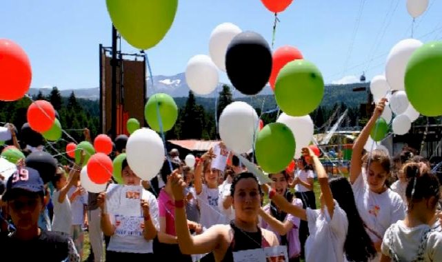 Bursalı çocuklardan Filistin için karneli mesaj
