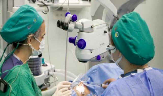 Canlı yayında göz ameliyatı yapacaklar