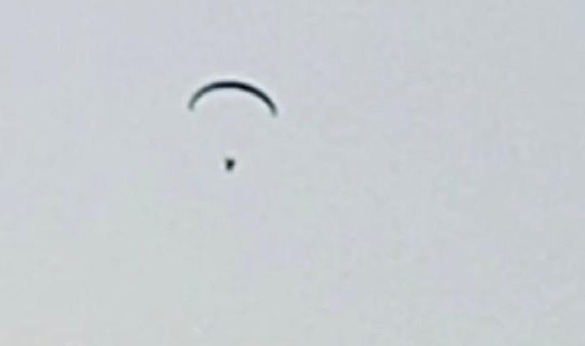 Elazığ’da yamaç paraşütü yaparken göle düştü