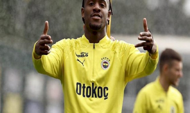Fenerbahçe, Michy Batshuayi'nin sözleşmesini yeniledi