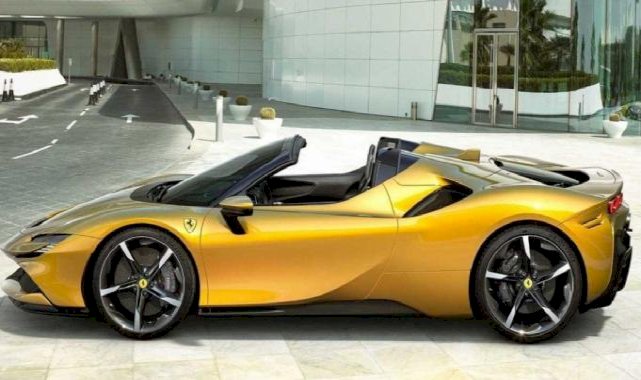 Ferrari, dahili navigasyon uygulamasından vazgeçiyor: Telefonlar daha iyi
