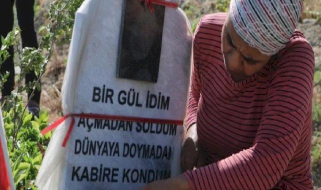 Hatay'da deprem mezarlığında gözyaşları içinde hüzünlü bayram