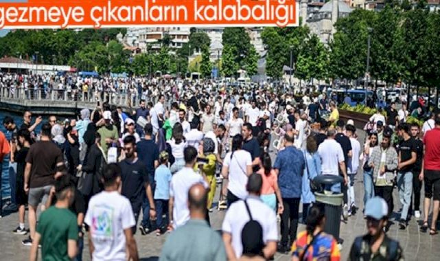 İstanbul'un tarihi ve turistik yerlerinde bayram yoğunluğu