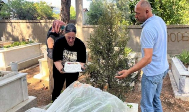 İzmir'de en acı doğum günü: Öldürülen kızının mezarına pastayla gitti