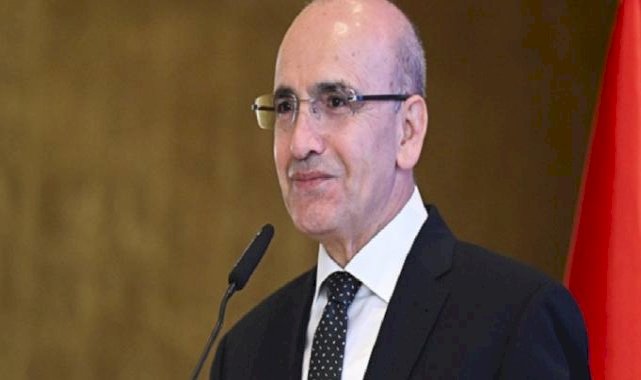 Mehmet Şimşek, Asya'daki ilk yatırımcı toplantısı için Singapur'a gitti