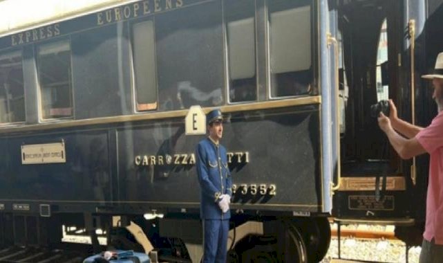 Raylar üzerindeki saray Orient Express, İstanbul'da
