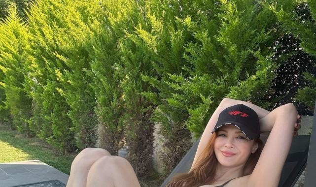 Takipçisinden Mine Tugay'a bikini tepkisi: "Sürekli seni bikinili görmek istemiyorum"