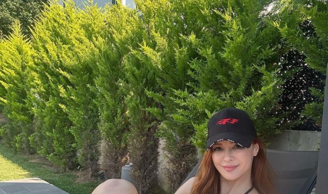 Takipçisinden Mine Tugay'a bikini tepkisi: "Sürekli seni bikinili görmek istemiyorum"