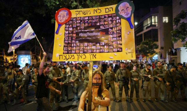 Tel Aviv'deki en büyük gösteri: Protestocular Netanyahu'nun evine yürüdü