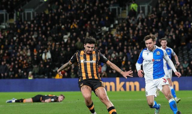 Trabzonspor, eski Fenerbahçeli Ozan Tufan ile el sıkıştı