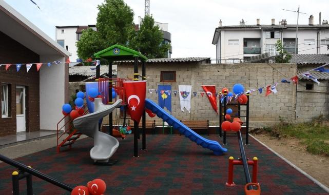 Türk askeri, Kosovalı çocuklar için oyun parkı kurdu