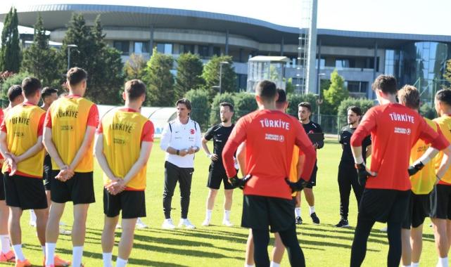 Vincenzo Montella'dan Ümit Milli Takım idmanına ziyaret