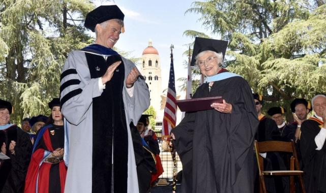 ABD'de 105 yaşındaki kadın, 83 yıl sonra yüksek lisansını tamamladı