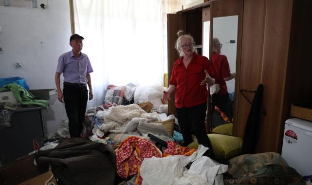 Adana'da cezaevindeki albino kardeşlerin evine hırsız dadandı