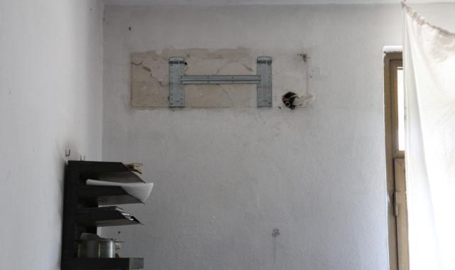 Adana'da cezaevindeki albino kardeşlerin evine hırsız dadandı