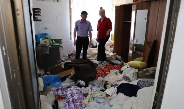 Adana'da cezaevindeki albino kardeşlerin evine hırsız dadandı