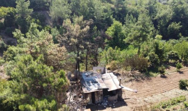 Adana'da evi orman yangınında kül oldu
