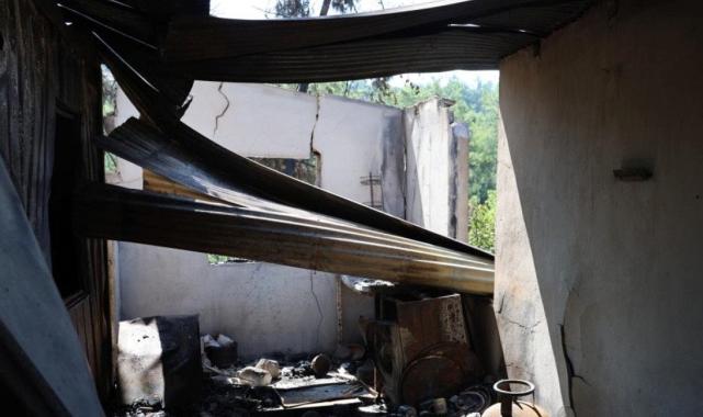 Adana'da evi orman yangınında kül oldu