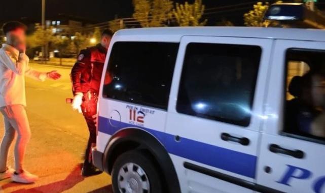 Aksaray'da kurusıkı silahla yakalanan genç, polis otosundaki yerini beğenmedi