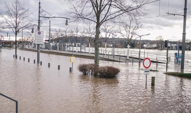 Almanya'da şiddetli yağışlar nedeniyle su baskınları yaşanıyor