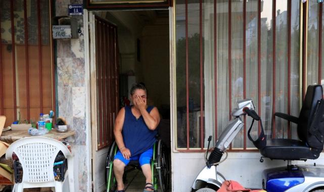 Antalya'da evinden tahliye edilen engelli kadın gözyaşlarına boğuldu