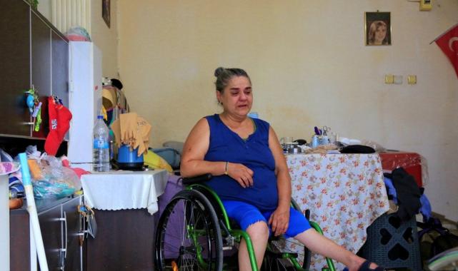 Antalya'da evinden tahliye edilen engelli kadın gözyaşlarına boğuldu