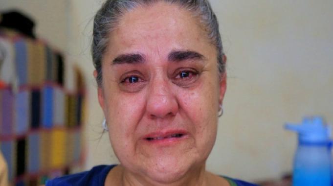 Antalya&#039;da evinden tahliye edilen engelli kadın gözyaşlarına boğuldu