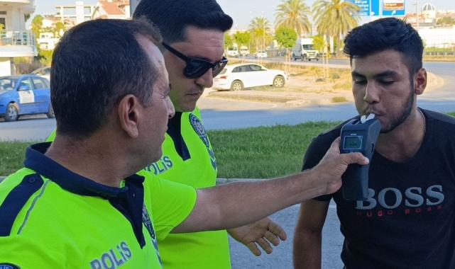 Antalya'da trafik polisinden az ceza çok nasihat