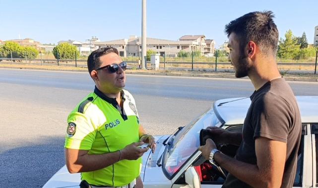 Antalya'da trafik polisinden az ceza çok nasihat