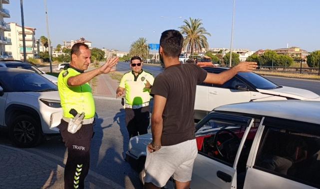Antalya'da trafik polisinden az ceza çok nasihat