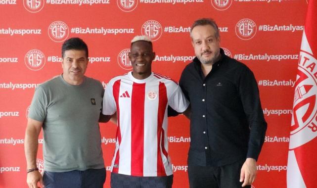 Antalyaspor, Moussa Djenepo'yu kiraladı