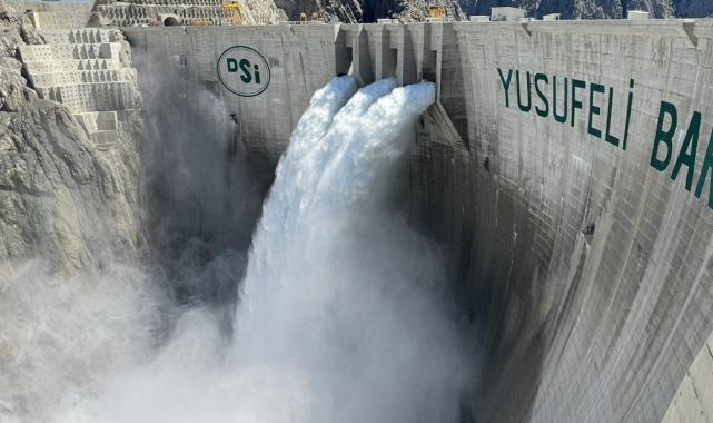 Artvin Yusufeli Barajı'nın tam yükte dolusavak testleri yapıldı