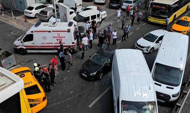 Avcılar'da 4 araç birbirine girdi