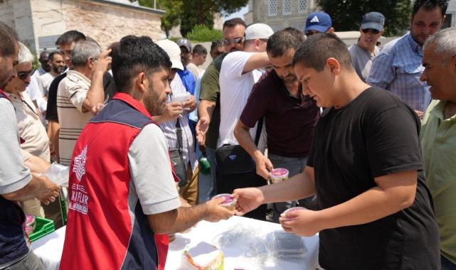 Ayasofya Camii’nde aşure ikramı