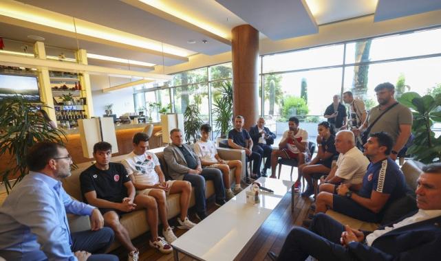 Bakan Bak’tan Paris olimpiyatlarına hazırlanan sporculara destek ziyareti