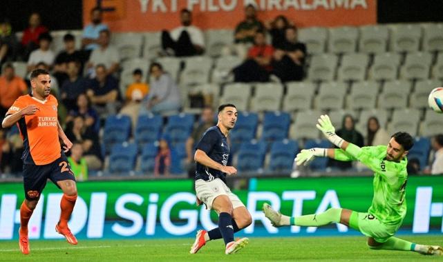 Başakşehir, La Fiorita'ya gol oldu yağdı